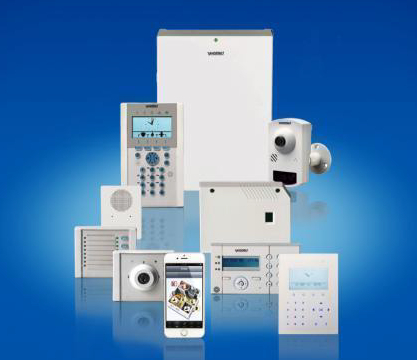 Eine Sammlung von Sicherheitssystemen und Geräten, darunter Kameras, Sensoren und Bedienfelder, auf blauem Hintergrund.